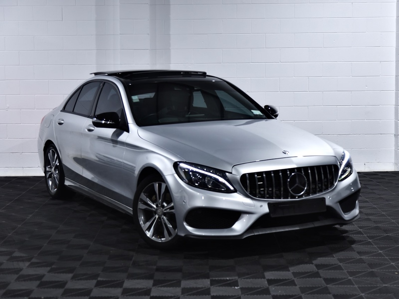 2015 Mercedes-Benz C200, photo 1