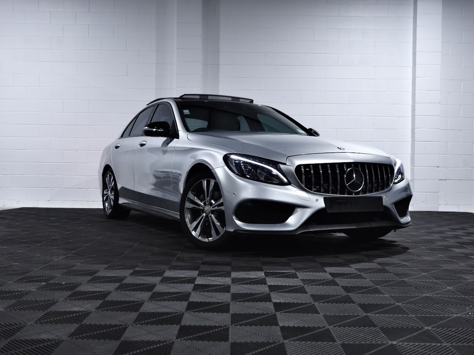 2015 Mercedes-Benz C200, photo 2